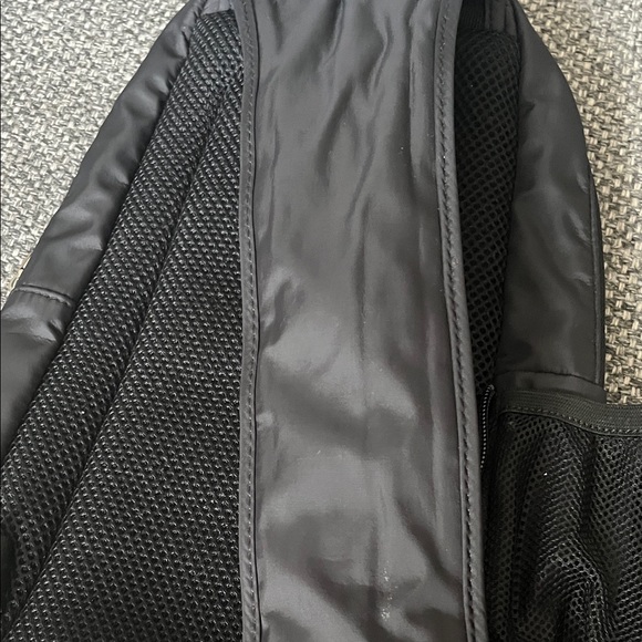 Travelon sling black multi pocket bag - Picture 4 of 7